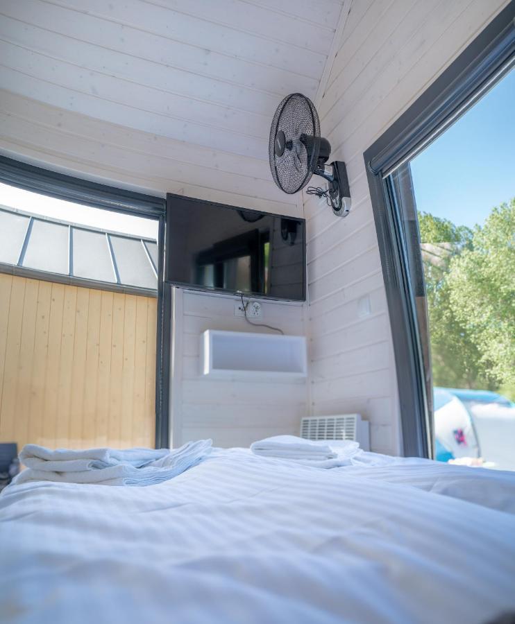 Pod Cyprysami - Surf & Family Resort 亚斯塔尔尼亚 外观 照片