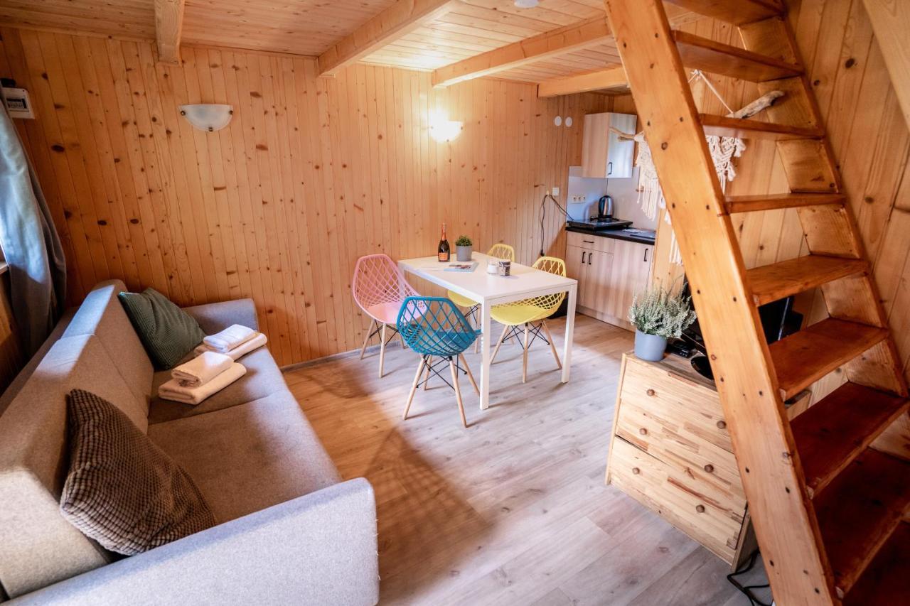 Pod Cyprysami - Surf & Family Resort 亚斯塔尔尼亚 外观 照片