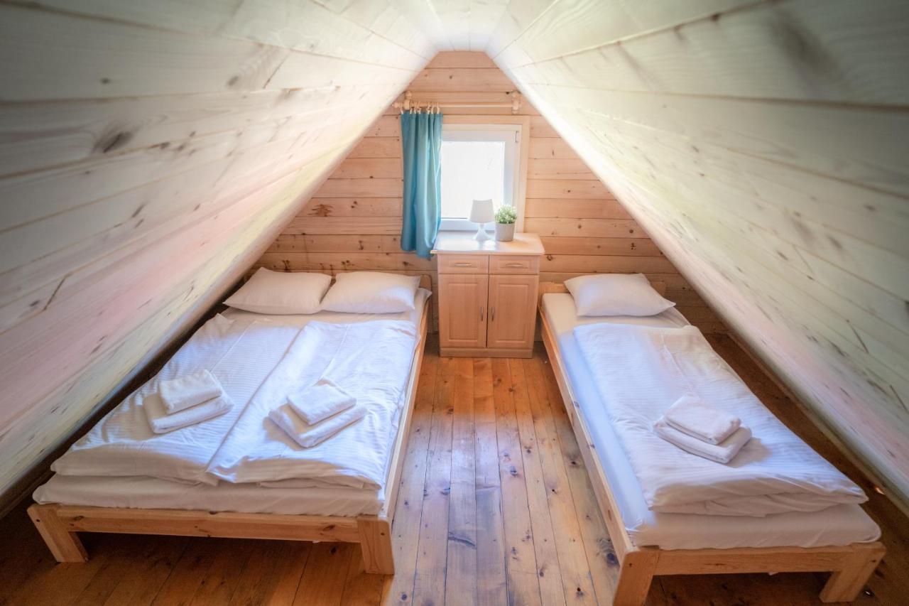 Pod Cyprysami - Surf & Family Resort 亚斯塔尔尼亚 外观 照片