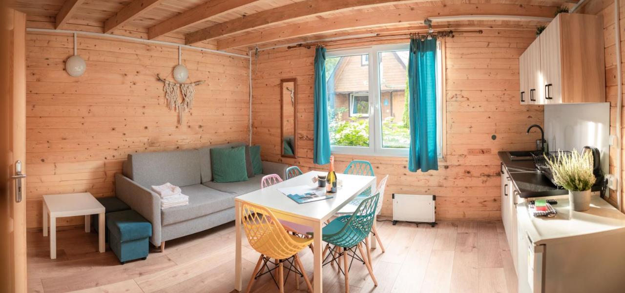 Pod Cyprysami - Surf & Family Resort 亚斯塔尔尼亚 外观 照片