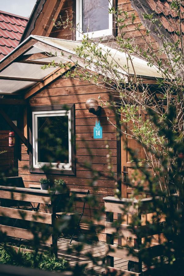 Pod Cyprysami - Surf & Family Resort 亚斯塔尔尼亚 外观 照片