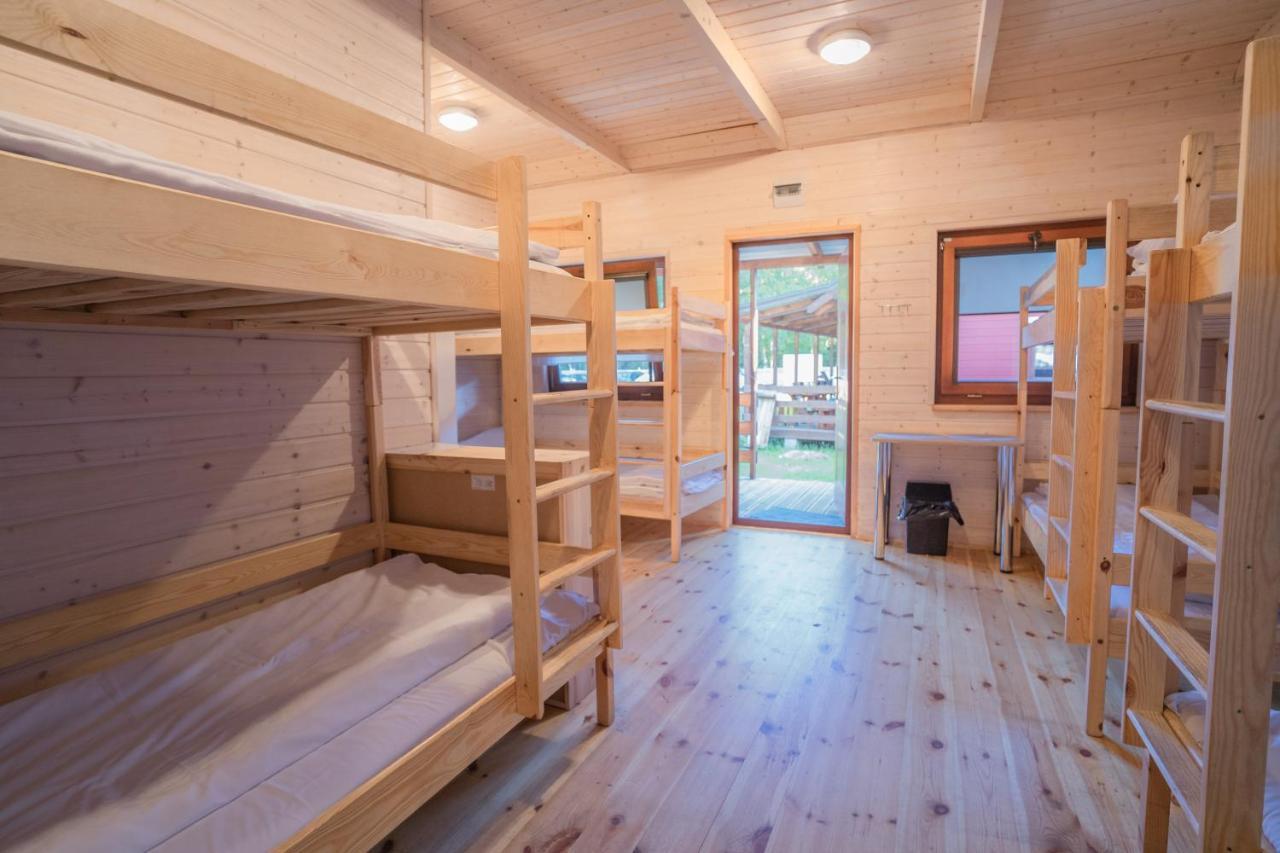 Pod Cyprysami - Surf & Family Resort 亚斯塔尔尼亚 外观 照片